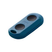 Mando Bluetooth AYR int_KEY PRO de color azul con dos botones y diseño compacto, compatible con la cerradura electrónica int_LOCK PRO