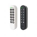 Dos teclados digitales de acceso AYR int Keypad, uno en color blanco y otro en negro, con botones numéricos del 0 al 9, símbolos de encendido y campana, y una fila de luces LED verdes en la parte superior
