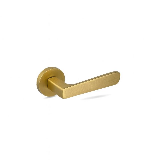 Maneta de puerta Groël Bimba 246 con roseta redonda disponible en acabados latón satinado, cromo satinado y negro mate. Diseño moderno ideal para puertas interiores. Herraje elegante y funcional para proyectos residenciales y comerciales