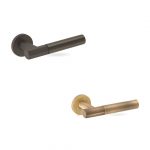 Maneta Roseta Redonda Groel Pair 621 con roseta redonda, acabados en marrón y bronce mate, diseño minimalista y elegante para interiores contemporáneos.