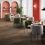 Salón con Parquet Finfloor 12 AC6 Durable instalado