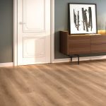 Estancia con instalación de Parquet Finfloor Supreme con bisel 4V AC6 Durable