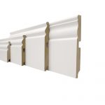 Rodapié con moldura MDF hidrófugo lacado blanco en varias alturas, diseño clásico decorativo y acabado resistente a la humedad para suelos laminados, parquet y tarima.