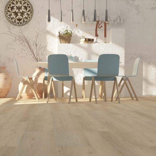 Suelo vinílico SPC V-Line Unique efecto madera roble natural en cocina moderna, acabado mate con textura sincronizada, resistente al agua y apto para uso residencial y comercial